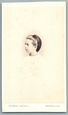 CDV 1870 Portrait "flottant" d'une petite fille. Photo Ghémar Bruxelles Enfant