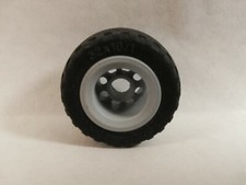 sympa  roue , pneu , jante 32x18/1    playmobil 3249( voiture  , vehicule ) 2366