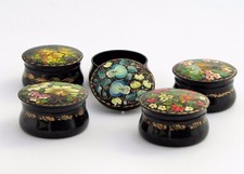 Boîte bijoux pilules H3,5 D6,5  bois peint main laqué signé artisanat ukrainien