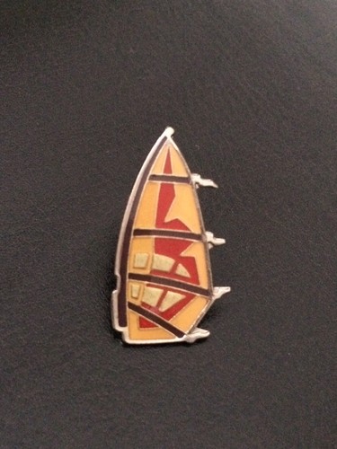 Pin planche voile - pin's, à