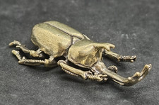 Sculpture de cerf scarabée en