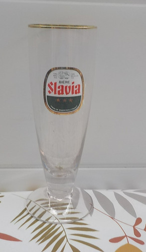 Verre ancien a pied - ,