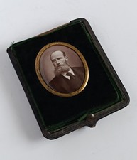 Portrait ancien XIXe homme barbu photo miniature ovale Antique portrait