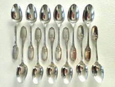 SUITE DE 12 CUILLÈRES À