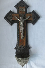 Crucifix INRI et bénitier