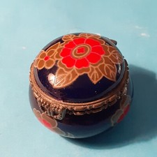 BOITE a pilules  PORCELAIN ART
