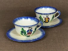 Paire de tasses et soucoupes anciennes françaises "PETIT BRETON" - Faïencerie de Pornic