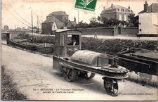62 BETHUNE - un tracteur electrique suivant le cours du canal