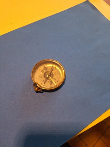 Ancienne boussole militaire - ancienne,