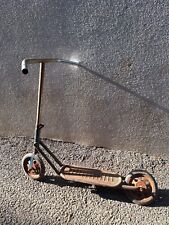 Ancienne Trotinette En Metal, Patine. Pour Déco Ou A Restaurer. Jouet Ancien