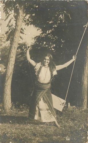Femme costume traditionnel - en,