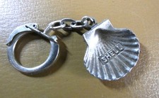 Ancien porte clé métal Automobile Shell Coquille Garage Station...Années 60.