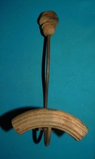 ANCIEN PORTE MANTEAU ET CHAPEAU DE BISTROT . PATERE D'ECOLE . BON ETAT D'USAGE