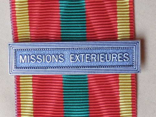 Agrafe missions extérieures - ,