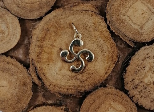Pendentif croix basque - pendentif,