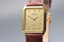 Montre à quartz carrée pour