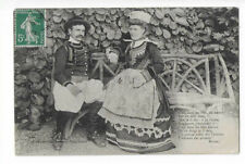 29  COSTUMES BRETONS