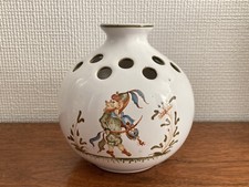 Vase Boule Bouquetiere en faïence de Moustiers signé Féret