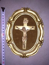 Ancien Crucifix avec Christ Dans Cadre Ovale Doré Fond Toile Religion catholique