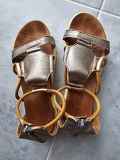 INUOVO Chaussures nu-pieds en cuir marron glacé et élastiques  Pointure 36