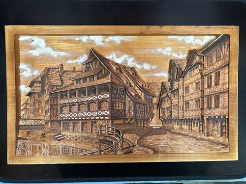 Panneau sculpté bas relief