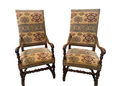 Paire de fauteuils de style