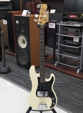 Guitare basse électrique