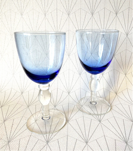 Deux jolis verres pied - à,