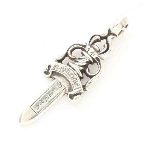 Grand pendentif poignard