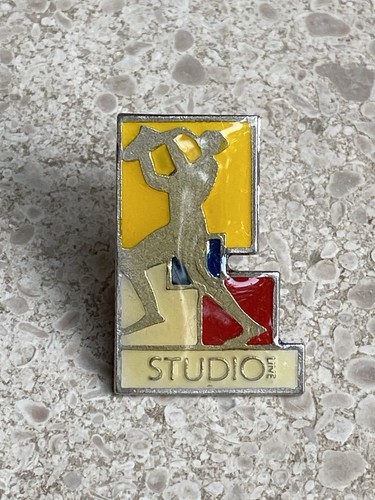 Pin studio line oréal - pin’s, l’oréal