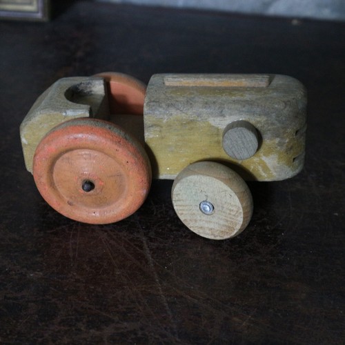 Ancien jouet artisanal - ancien,