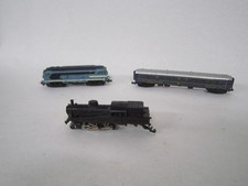 2 LOCOMOTIVES ET 1 WAGON VOYAGEUR TRAIN MINIATURE LIMA ECARTEMENT 8/10 MM