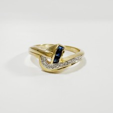 Vintage 18k gold diamond and sapphire Art Deco ring