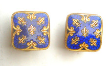 ANCIENS BOUTONS DE MANCHETTE fleurs de lys sur émail bleu marqué AH déposé