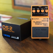 Pédale d'effets BOSS TURBO Distortion DS-2 pour guitare
