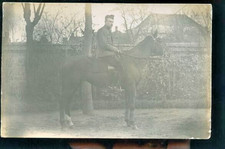 MILITAIRE A CHEVAL A SON AMI