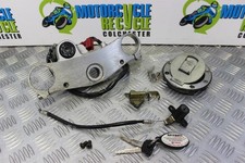 Jeu de serrures à joug