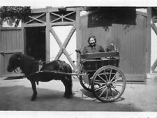 PHoto du bel attelage avec poney devant colombages en juillet 1941 A identifier