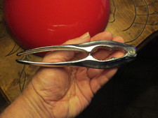 Ancien Casse Noix ou Noisette Inox   Massif avec ses 180gr