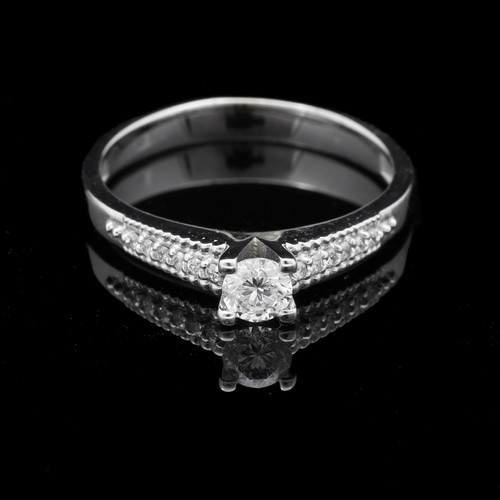 Bague blanc 18kt avec - en,