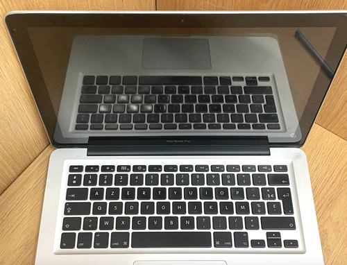 Apple macbook pro hs - apple,
