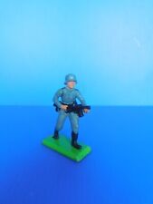 BRITAINS LTD : 2 EM E GUERRE MONDIALE / ARMEE ALLEMANDE : SOLDAT  AU COMBAT