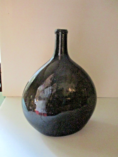 Ancienne bouteille applatie - bouteille,