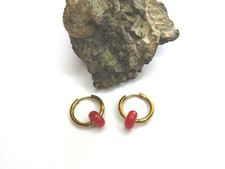 Anneaux créoles acier inoxydable dorés et pendentif anneau rouge