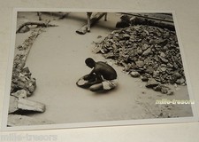 PHOTO ancienne AEF GABON L'OR - La recherche de la teneur des sables à la batée