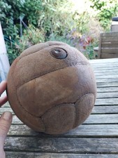 BALLON DE FOOT ANCIEN EN CUIR FOOTBALL AUTHENTIQUE 1950 OLD SOCCER BALL & VESSIE