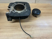 UN CYLINDRE PISTON ARRIERE