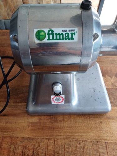 Robot professionnel hachoir - robot.,