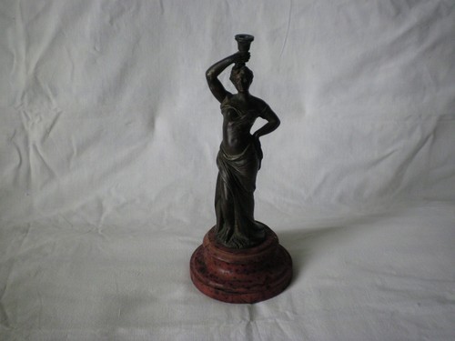 Statuette femme régule - de,