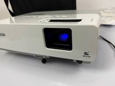 Epson EMP-822H Projecteur LCD XGA 2600 Lumen